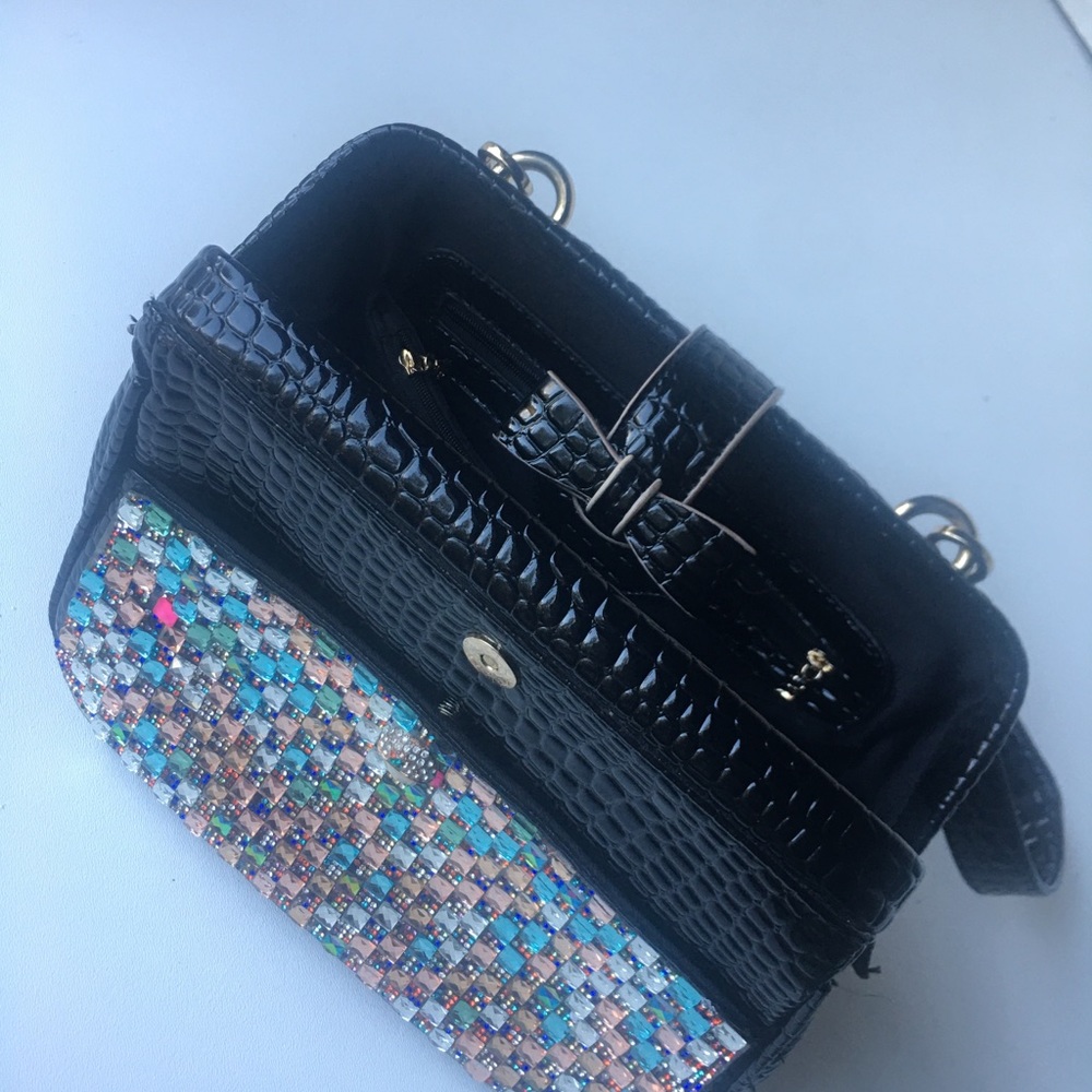 Purse with artificial leather with crystals
